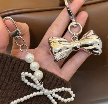 móc khóa nơ bạc