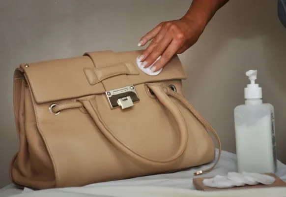 túi da bị mốc